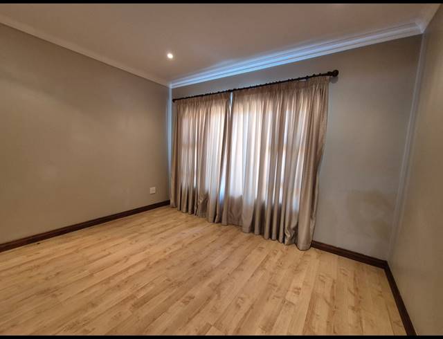 4 BEDROOM HOUSE FOR SALE IN VAALVIEW